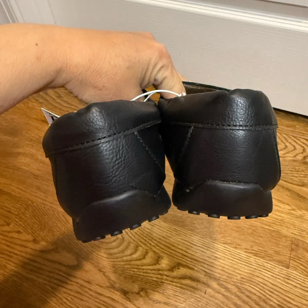 NWT The Children place kids Loafers size 6